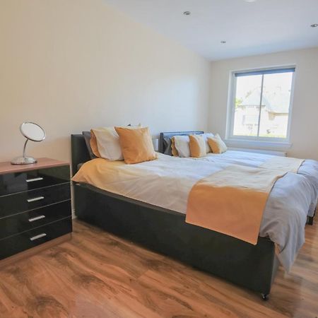 Stylish Modern Newly Built Apartment 15 Min From City Centre إدنبرة المظهر الخارجي الصورة