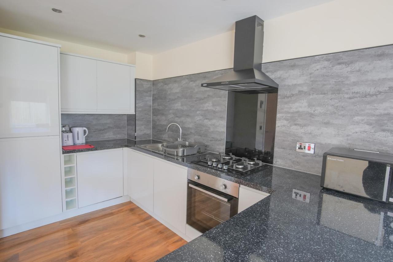 Stylish Modern Newly Built Apartment 15 Min From City Centre إدنبرة المظهر الخارجي الصورة
