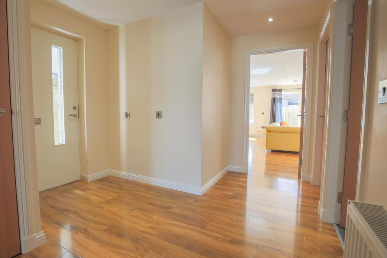 Stylish Modern Newly Built Apartment 15 Min From City Centre إدنبرة المظهر الخارجي الصورة