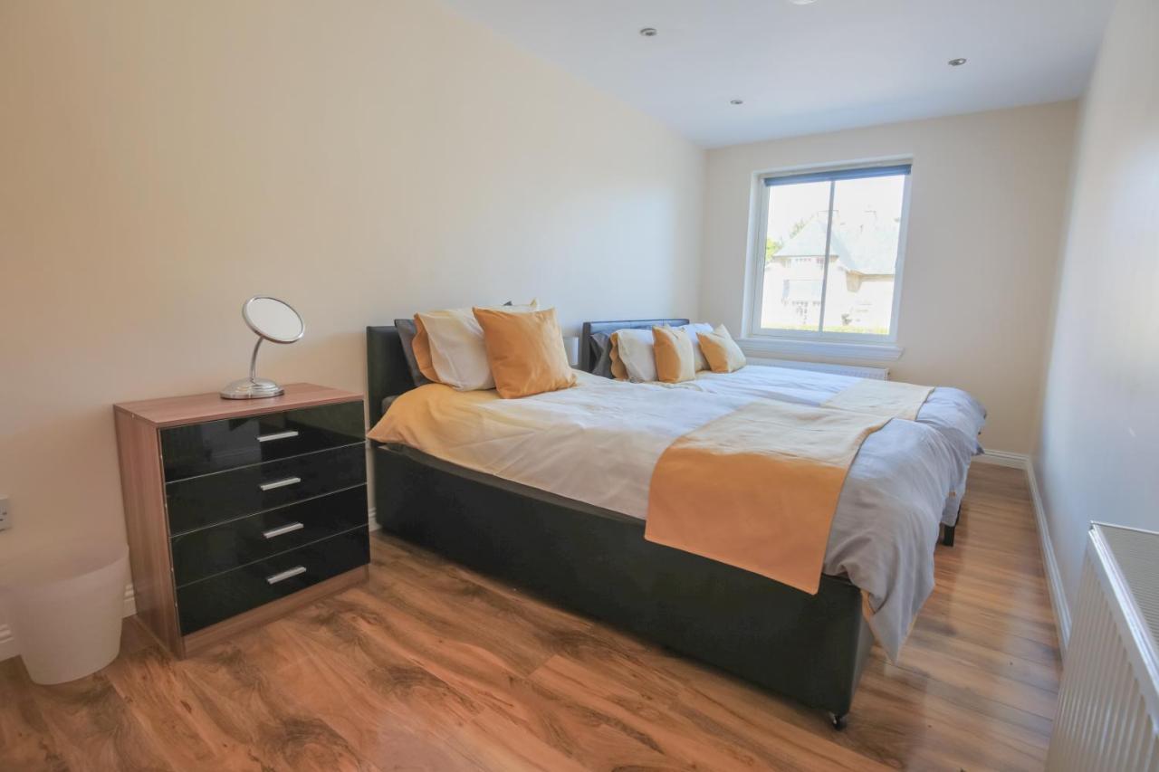 Stylish Modern Newly Built Apartment 15 Min From City Centre إدنبرة المظهر الخارجي الصورة